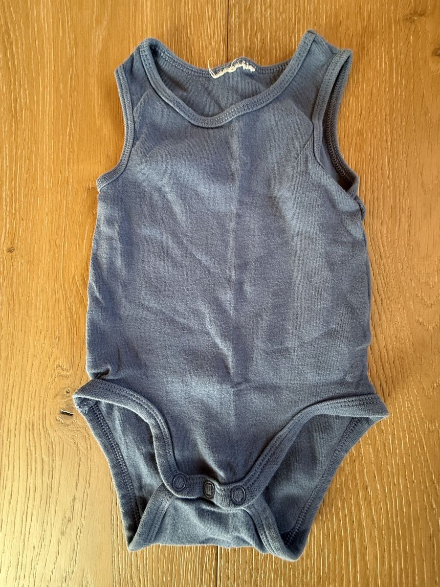Biancheria intima: Ärmelloses Body blau Grösse 62 – Usato da Pragg-Jenaz venduto da gobrist