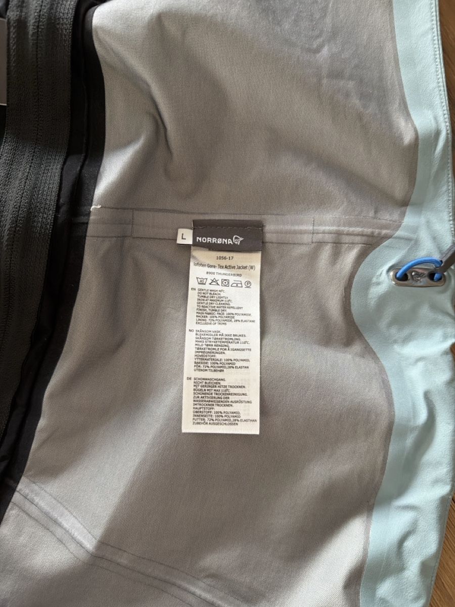 Norrøna Giacche: Norrona Lofoten Goretex Pro Jacket, size L – Nuovo (secondo la descrizione) da Richterswil venduto da nadibar 6