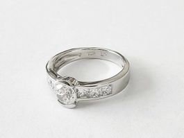 Klassischen Eleganter Silberring (925) mit Zirkonia - NEU