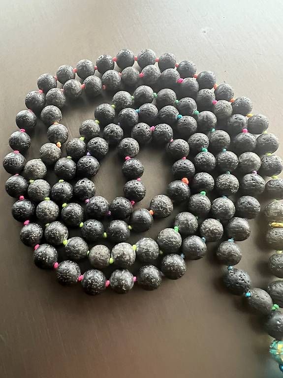 Catenine: Yoga Mala Kette mit Lava Perlen Rainbow – Usato da Buchs SG venduto da jco_st8t 1
