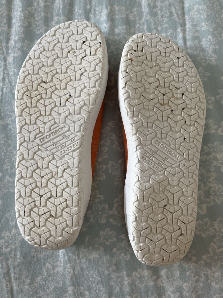 Decathlon Schuhe für Mädchen: Badeschuhe gr. 32/33 – Gebraucht aus Vaglio von Irukaijiu 1
