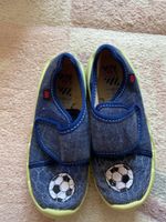 Hausschuhe Gr 28 mit Fussballmotiv - perfekt für Kita
