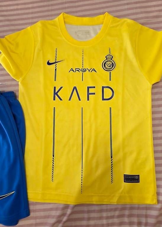 Scarpe, pantaloni & magliette da ginnastica: Kit enfant Al Nassr  – Usato da Petit-Lancy venduto da zesmile 2