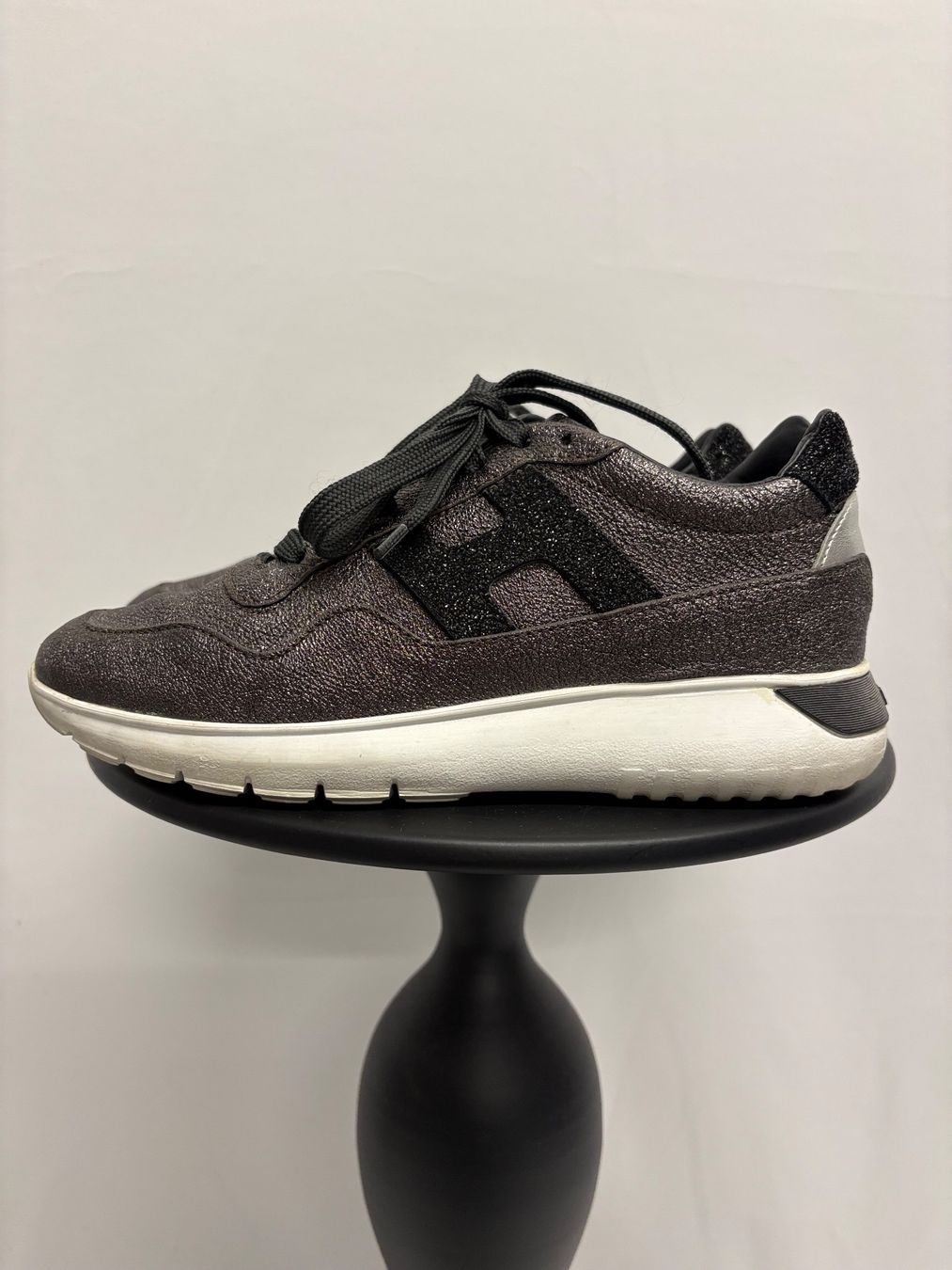 Hogan Damenschuhe: Hogan Sneaker Interactive grau silber Glitzer Gr. 36.5 / 37 – Neu (gemäss Beschreibung) aus Regensdorf von secondchancefashion