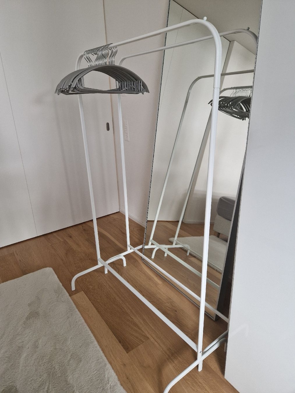 Guardaroba: Two white clothes racks – Usato da Zürich venduto da zvr_8cw6 1