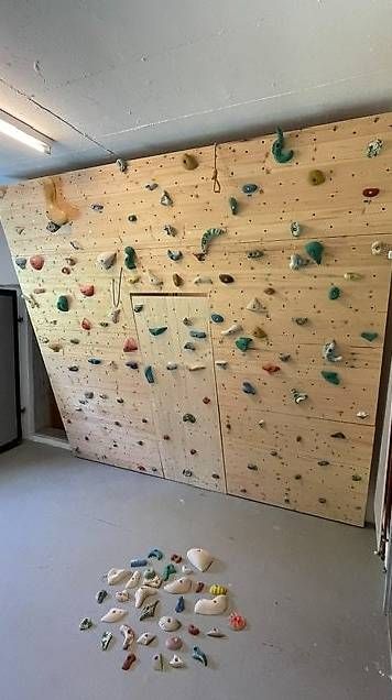 Kletterwände & Klettergriffe: Boulderwand mit 150 Klettergriffe – Gebraucht aus Heerbrugg von pipprock 1