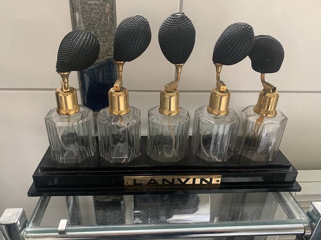 Lanvin Flaconi: Rares altes Lanvin Parfumdisplay mit 5 Originalen Flakons – Usato da Rothrist venduto da Oddymanliane