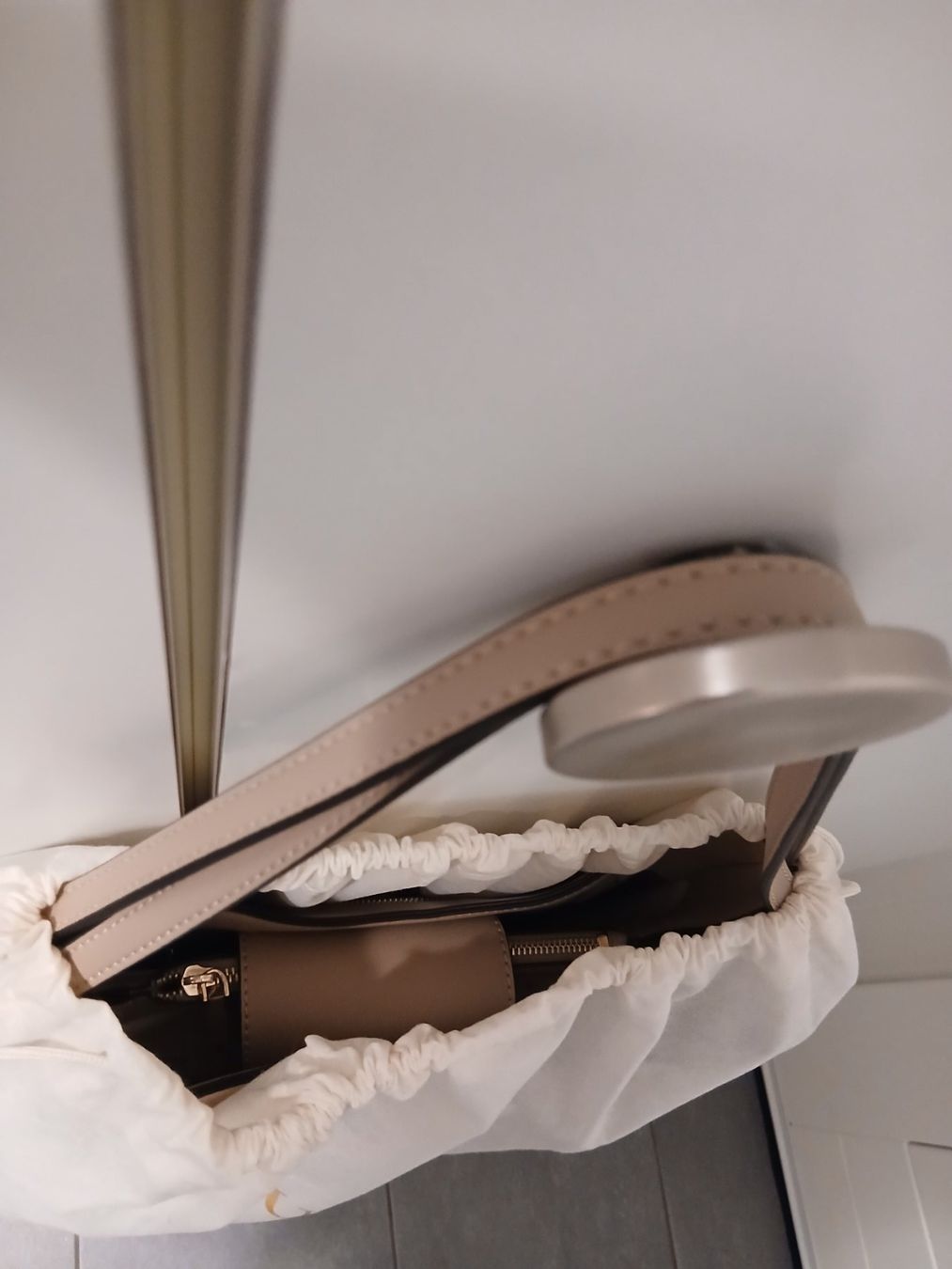 Guess Borse da donna: Guess Schultertasche – Nuovo (secondo la descrizione) da Birsfelden venduto da coccobello03 5
