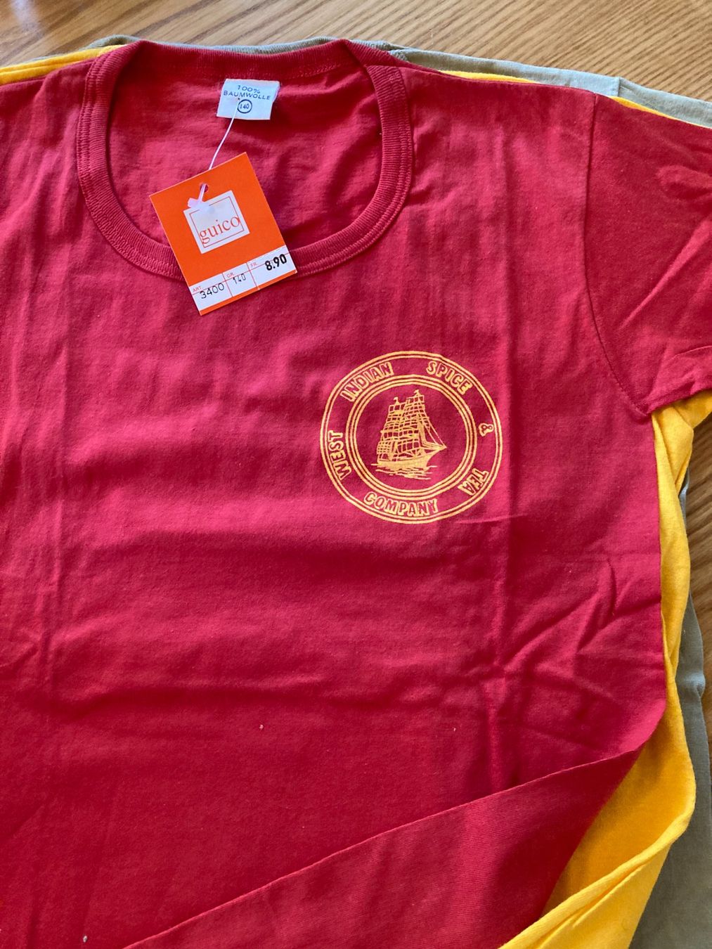 Lotti & Set di vestiti: T`shirt – Nuovo (secondo la descrizione) da Balsthal venduto da dasesaro