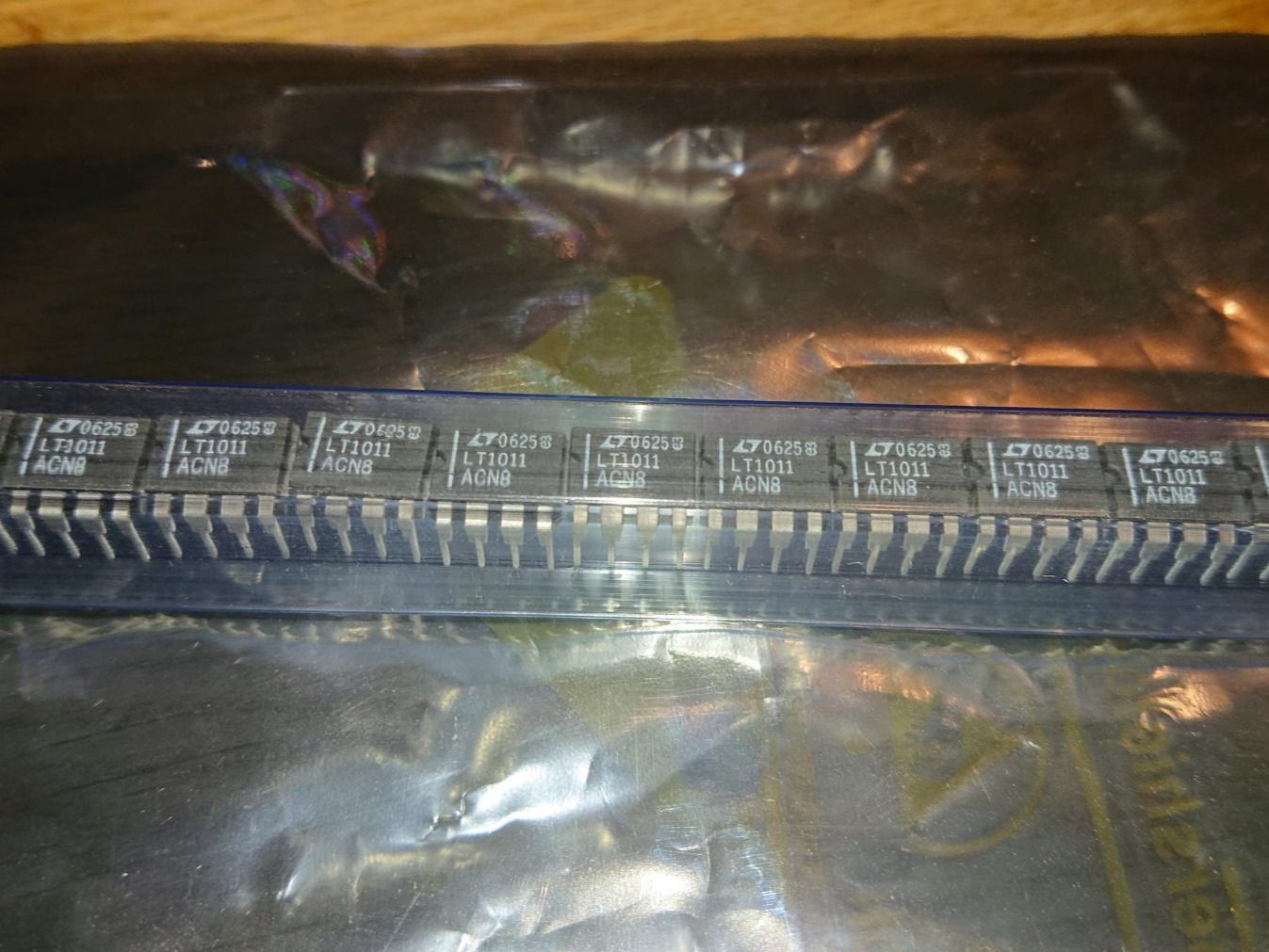 Componenti elettronici: IC Analog Komparator LT1011ACN8 von Linear – Nuovo (secondo la descrizione) da Grenchen venduto da Zombiepolizist