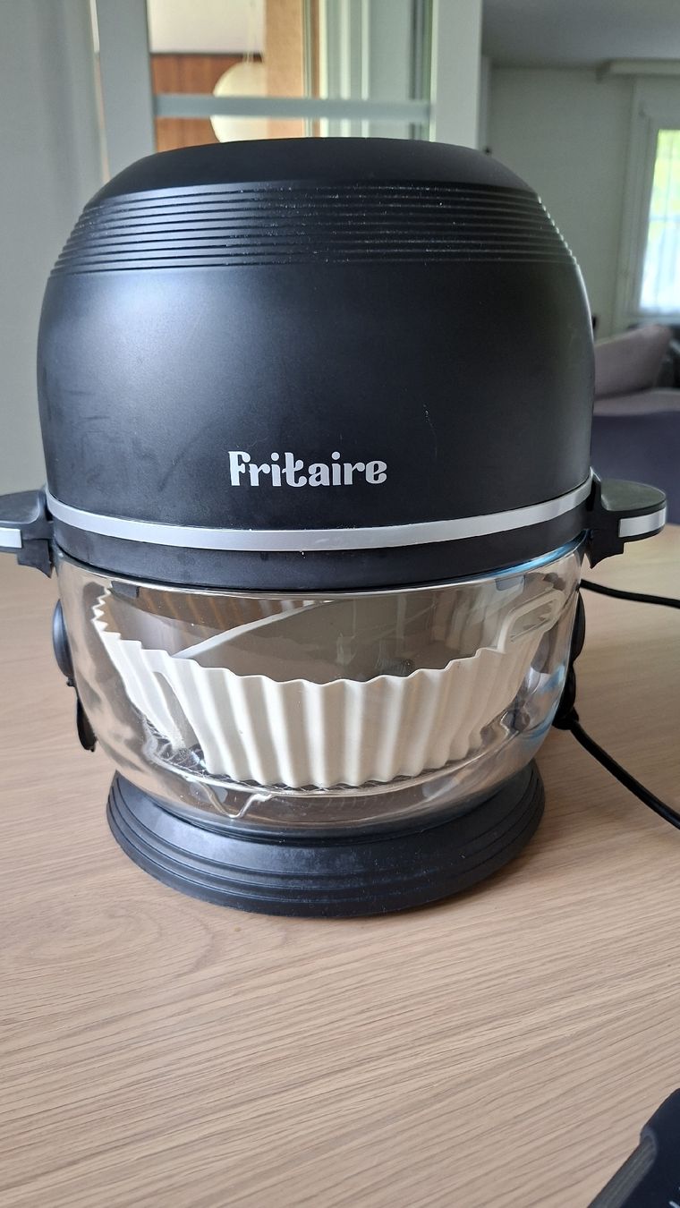 Elettrodomestici da cucina: Friteire Heissluftfritteuse mit Glasbehälter – Usato da Fehraltorf venduto da Akira24