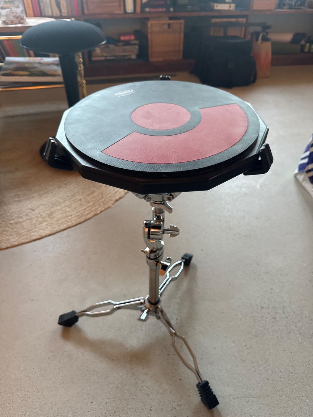 Strumenti musicali: Snare-Ständer inkl. Übungspad – Usato da Winterthur venduto da camelkorn