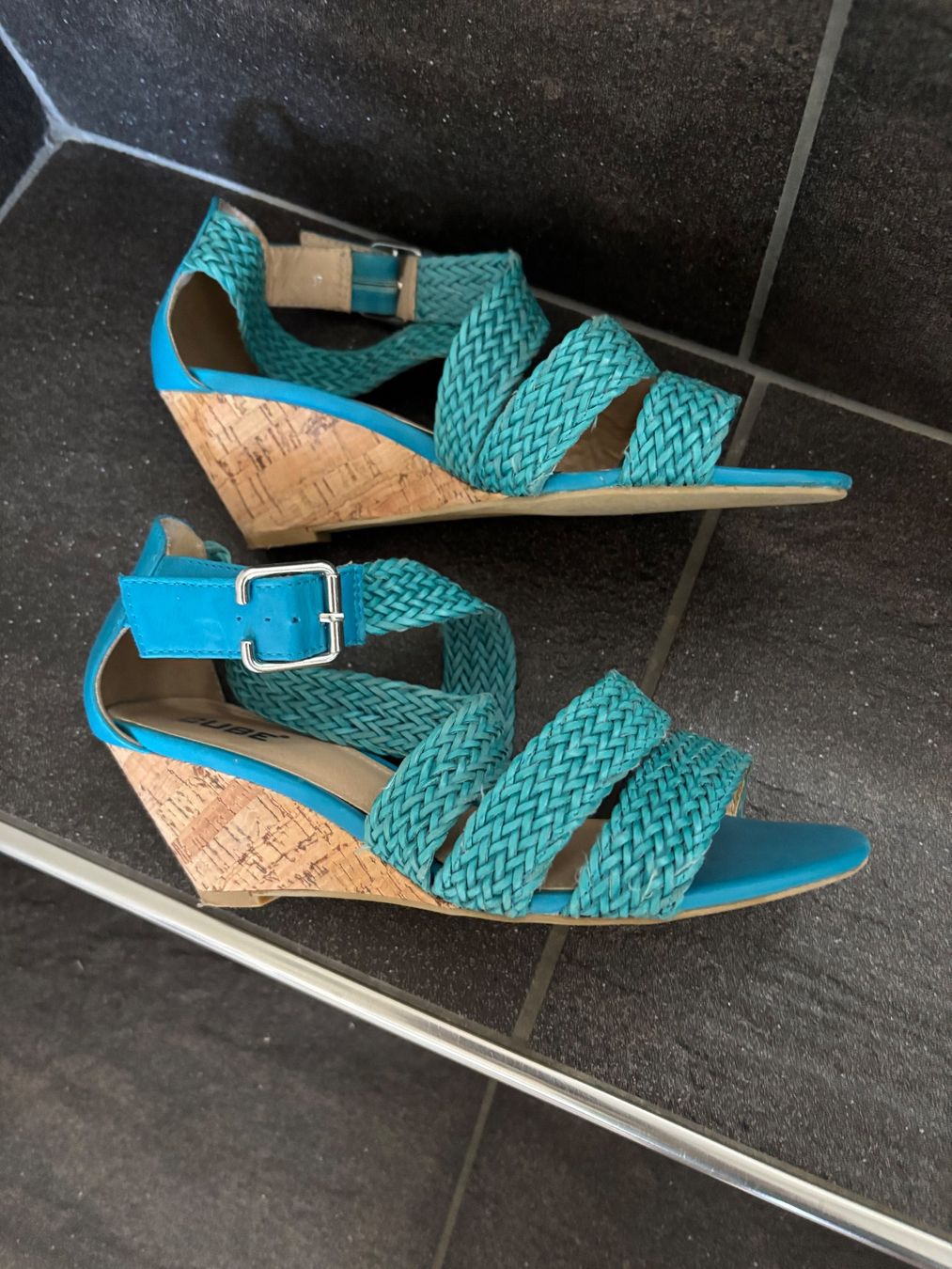 Scarpe da donna: Sandale türkis 38 Cube, Keilabsatz – Usato da Balsthal venduto da Uroby