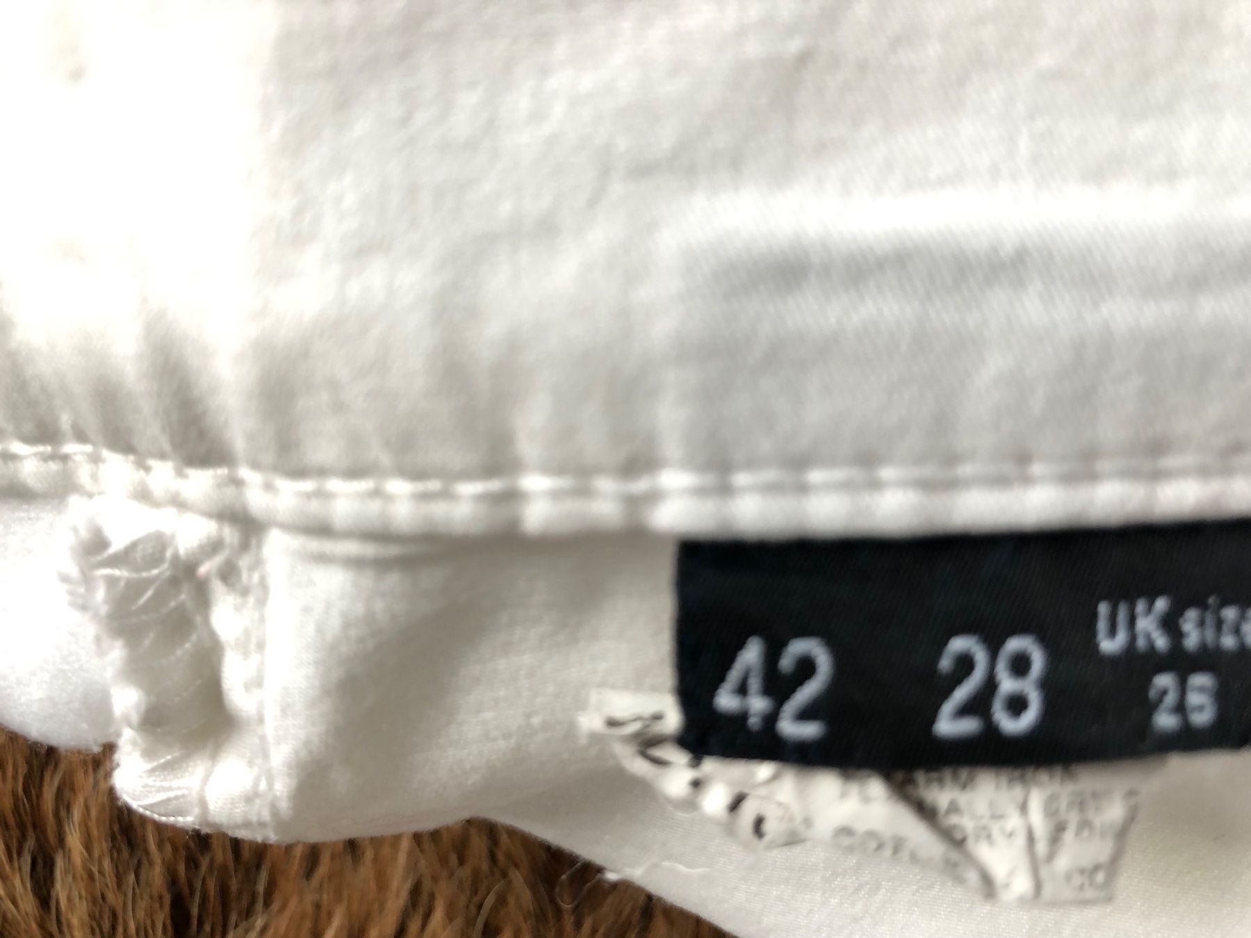 Trussardi Jeans: Trussardi Jeans in weiss Grösse 36 – Usato da Romanshorn venduto da sus_6k72 1