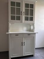 Schöntes vintage Buffet mit Ornamentglas