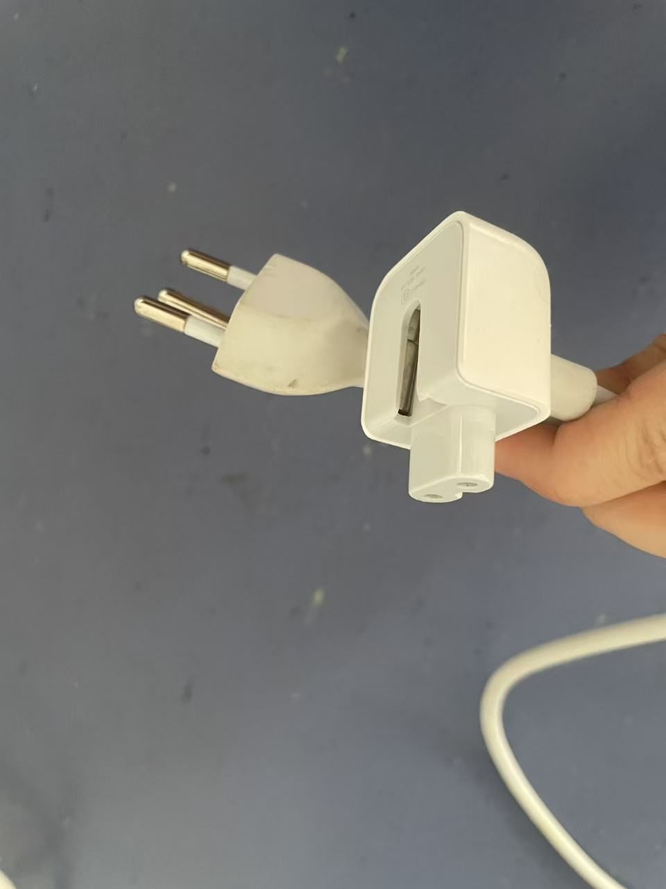 Cavi: Apple Mains Power Plug Adapter with Cord - Swiss Plug! – Usato da Zürich venduto da fior95gran