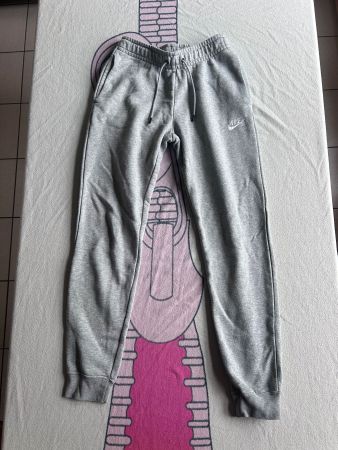 Nike Jogginghose Grau XS - Top Zustand für den Sommer!