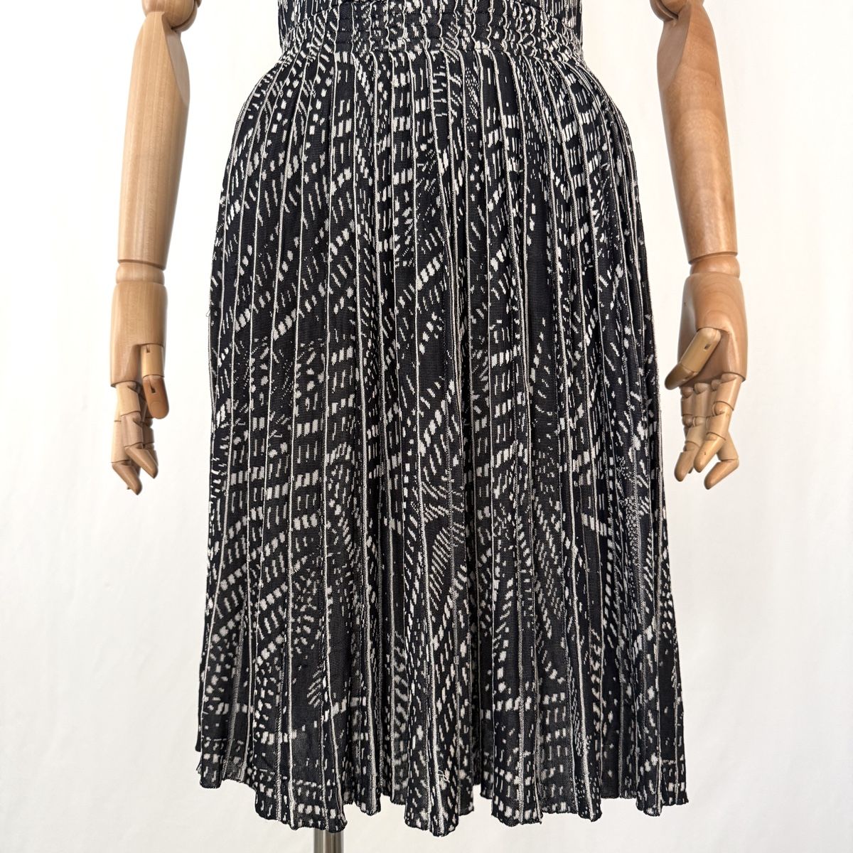 Escada Vestiti: ESCADA Viscose Dress – Nuovo (secondo la descrizione) da Emmen venduto da Colette-Juliette 1