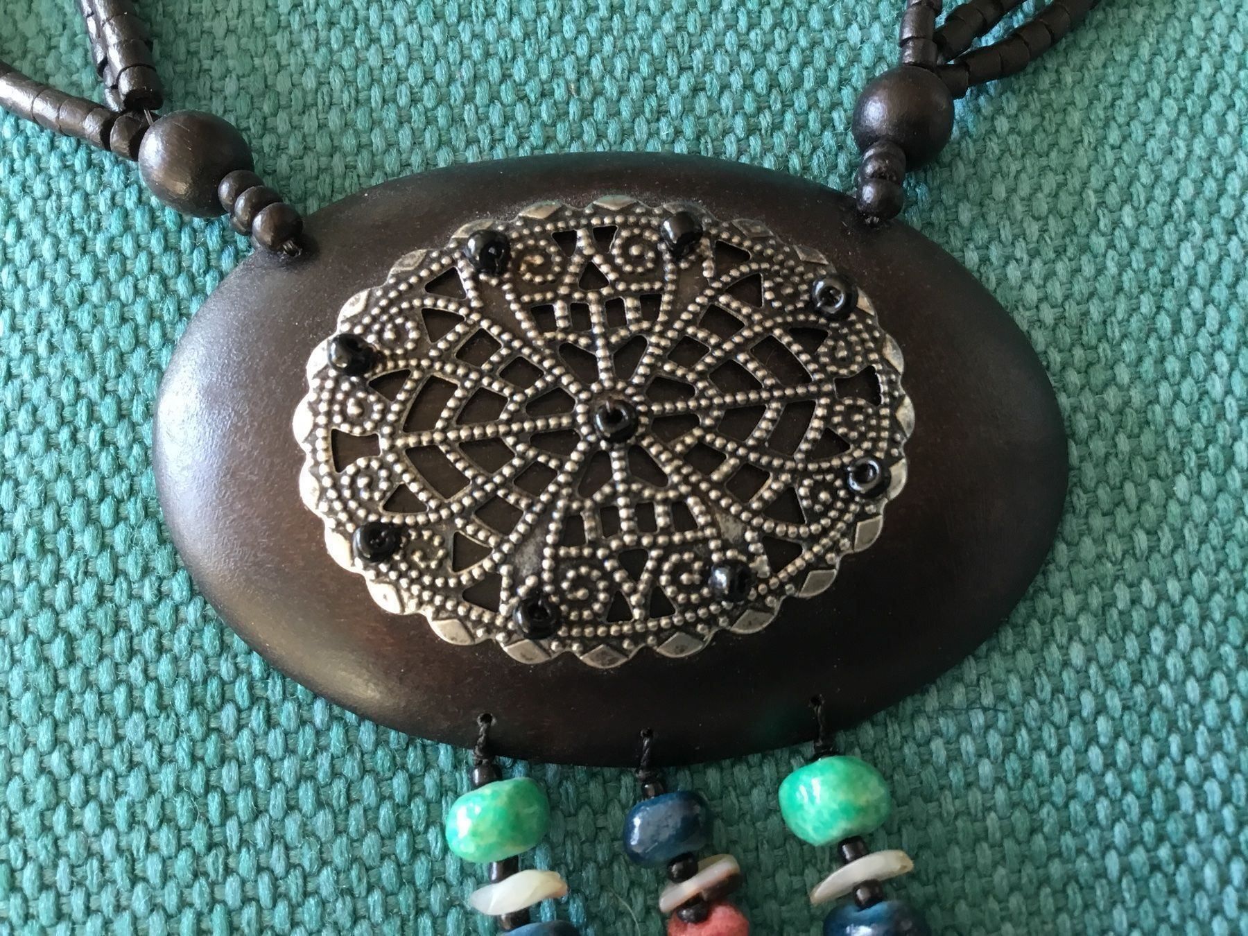 Catenine: Collier bijoux ethnique bois et pierres – Nuovo e nell'imballaggio originale da Le Landeron venduto da nic_8hd5 3