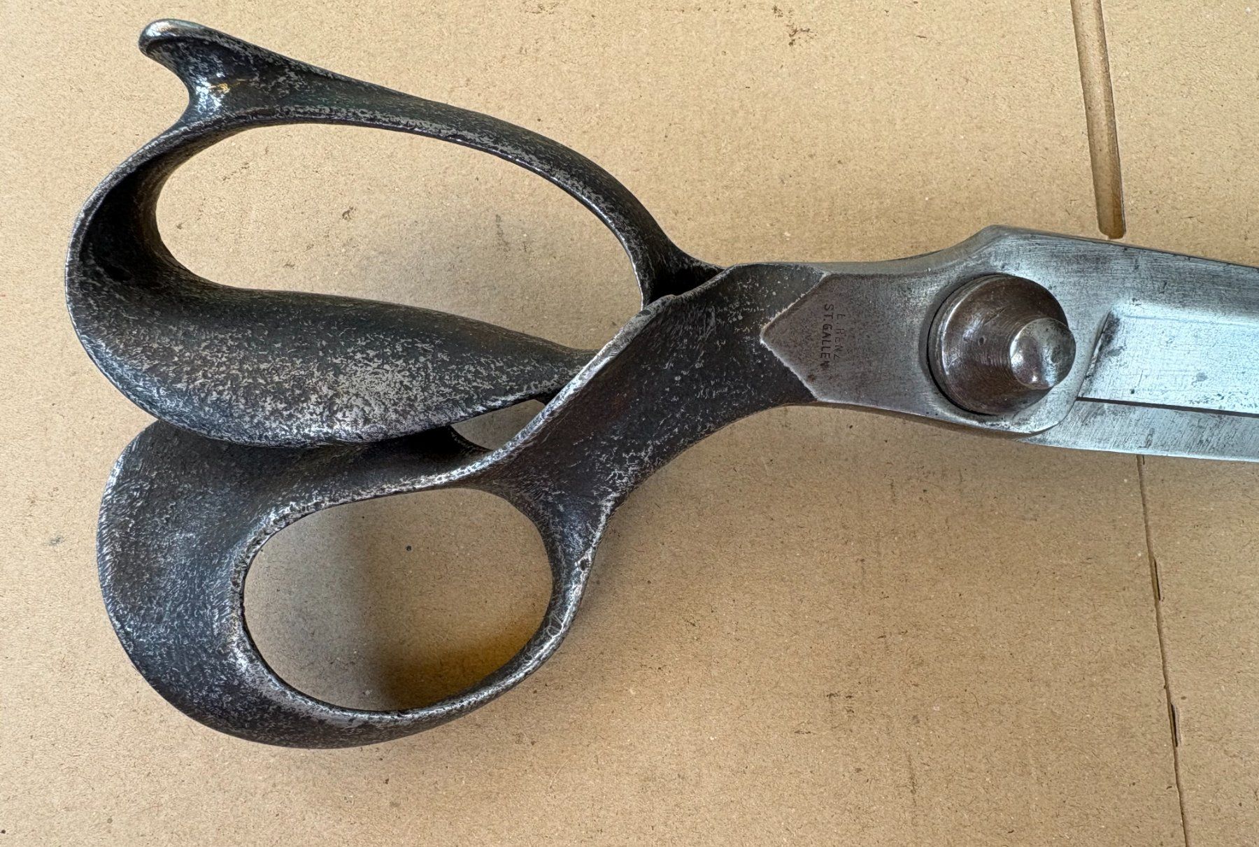 Tutti gli attrezzi: ANTIKE SCHERE 30CM LANG & 842GR SCHWER – Usato da Ostermundigen venduto da wini63 1
