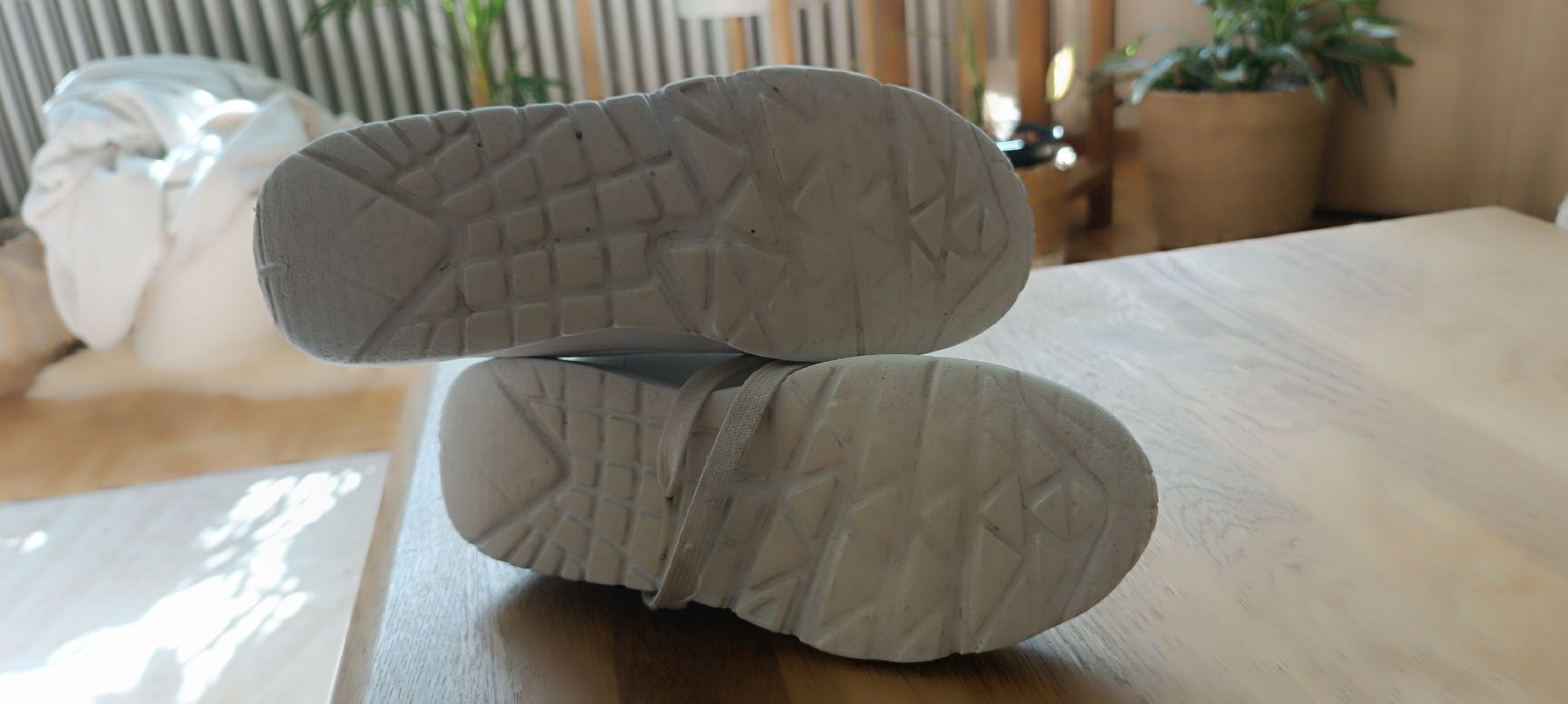 Skechers Schuhe für Mädchen: Coole Skechers Sneaker mit Herzen, Gr. 35 – Gebraucht aus Geroldswil von Smartie1987 3