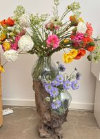Deko-Arrangement: Vasen auf Holzsockel (ohne Blumen)