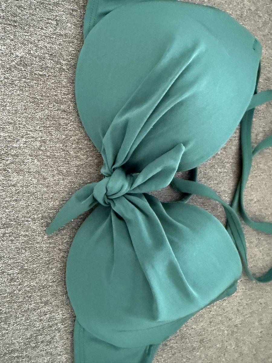 Badekleider & Bikinis: Bikini Oberteil / Gr. 36 Cup B/C – Gebraucht aus Olten von ale_nb2x 2