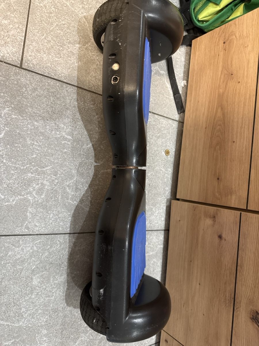 Hoverboard: Hoverboard schwarz blau mit Gebrauchsspuren gebraucht – Usato da Teufenthal AG venduto da emi_n7nm 3