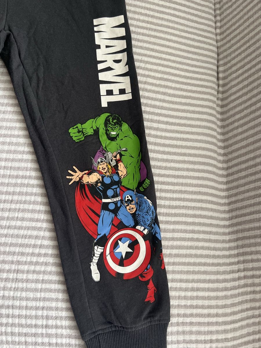 Pantaloni: MARVEL AVENGERS TRAINERHOSE GR 116 – Usato da Basel venduto da theo-g77 1
