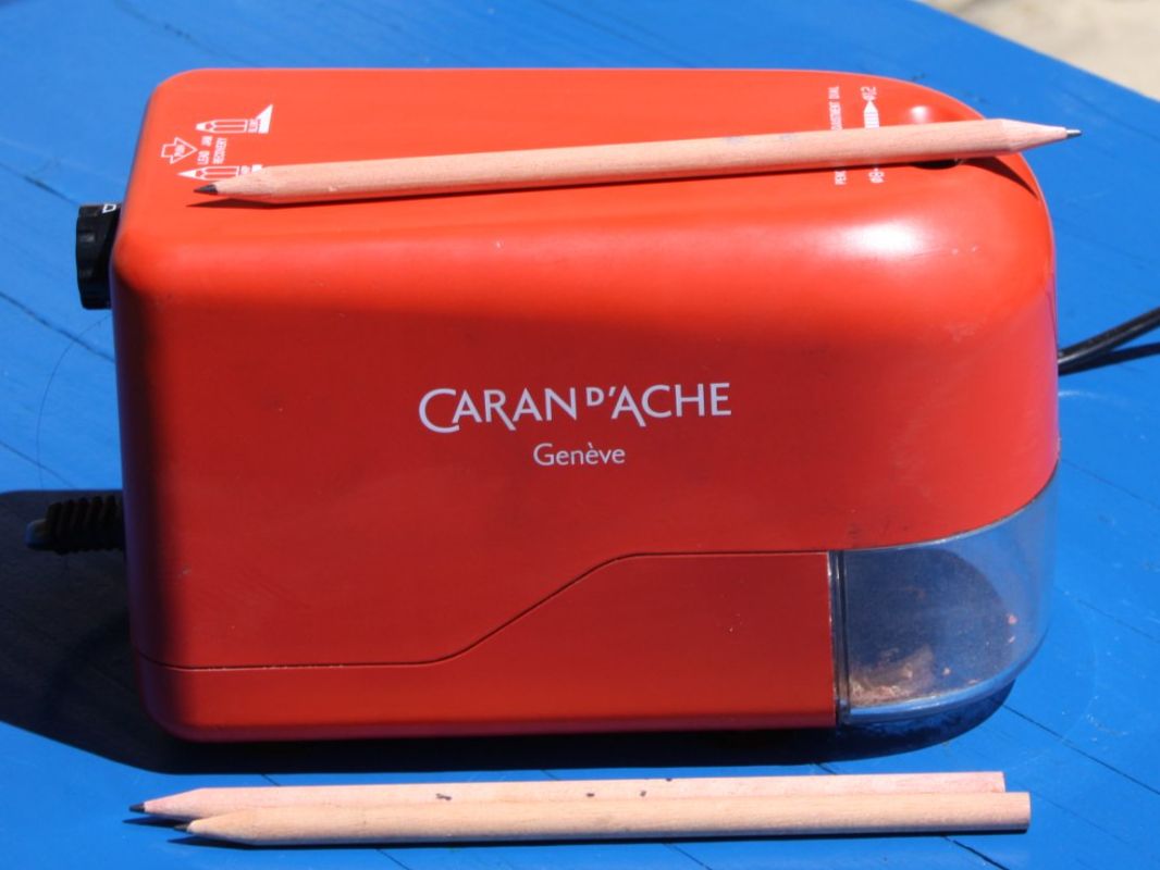 Caran D'Ache Temperini: Caran d'Ache Spitzmaschine elektrisch – Usato da Wauwil venduto da Pneuedy 7