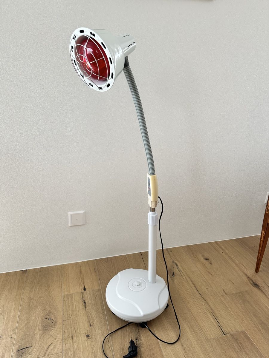 Attrezzature mediche: Infrarotlampe Wärmelampe mit ständer  – Usato da Muri AG venduto da myThomas