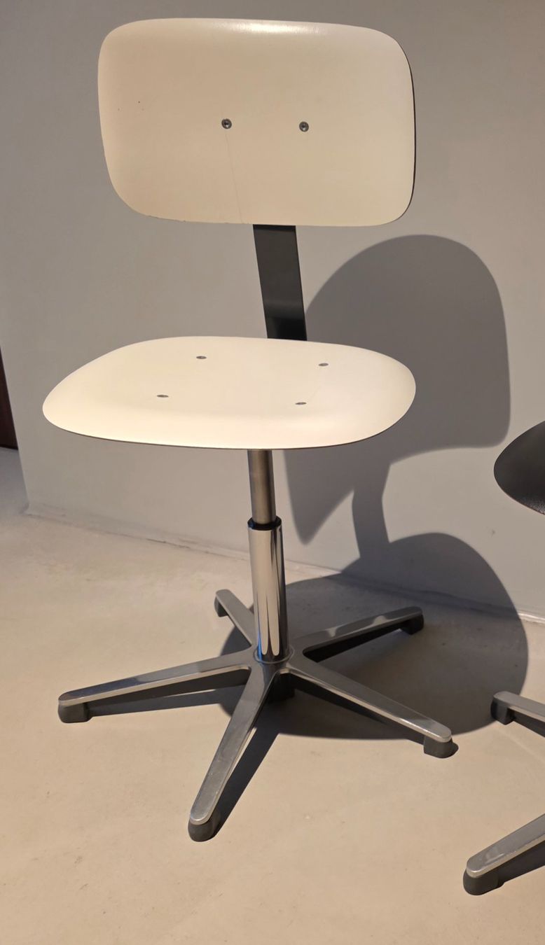 Embru Chaises: embru Schulstuhl in Weiss – D'occasion à Küsnacht ZH par Flo_zh