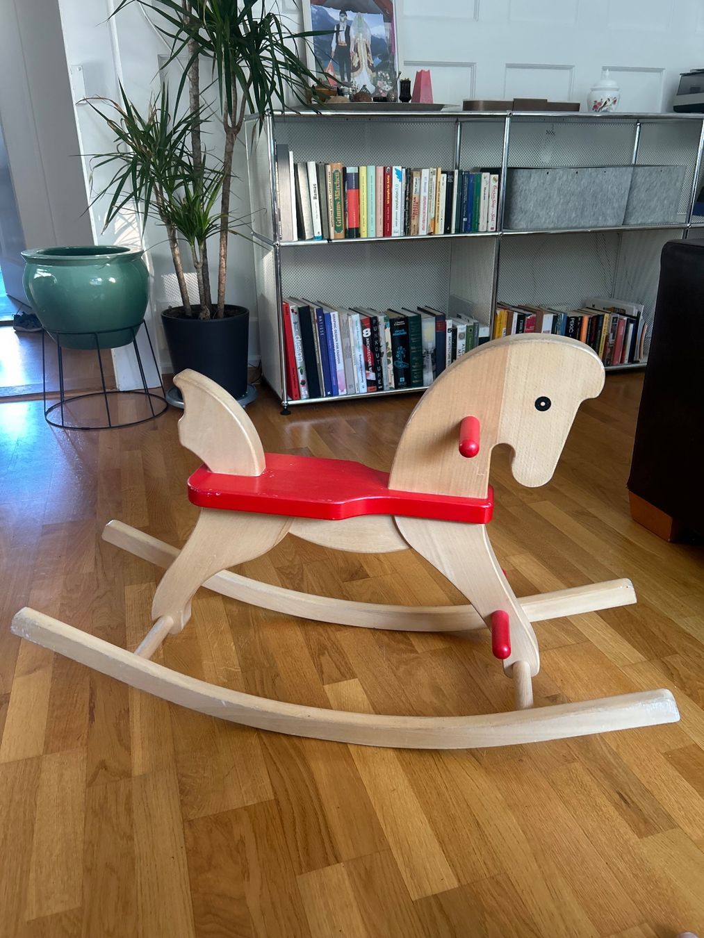 Spielzeuge: Schaukelpferd aus Holz – Gebraucht aus Zürich von bom_c25d