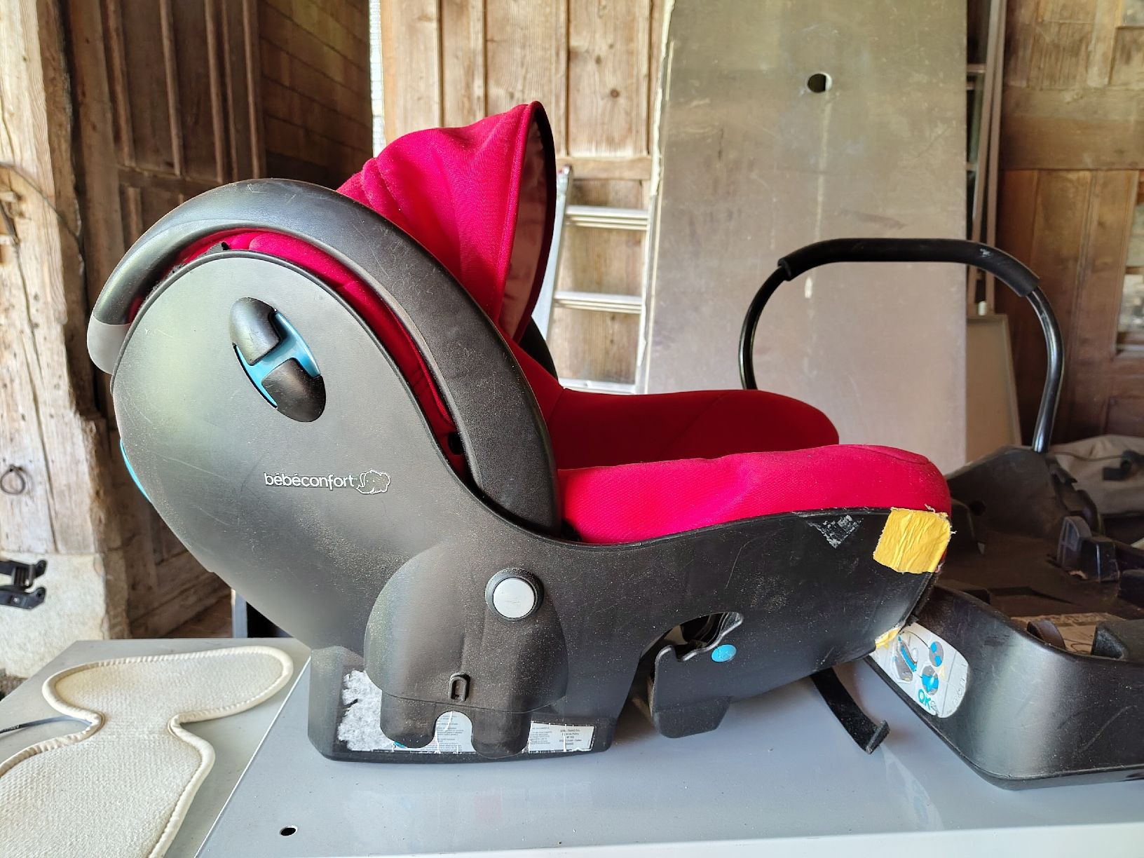 Sièges auto: Siège auto bébé Bébé Confort avec base  – D'occasion à Treyvaux par gro_79xt 2