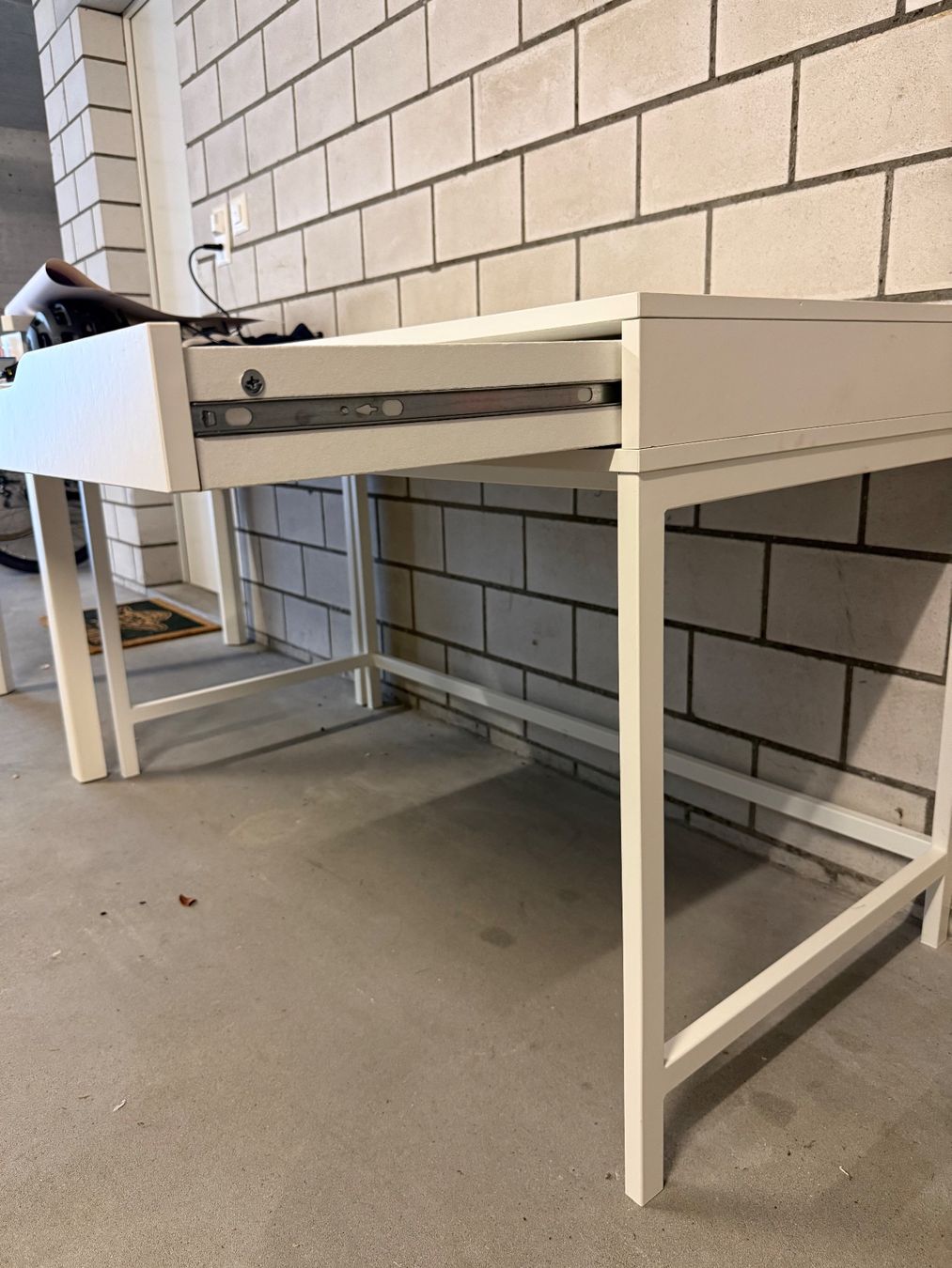 Ikea Bureaux: Schreibtisch Alex – D'occasion à Biel/Bienne par RunningKids 3