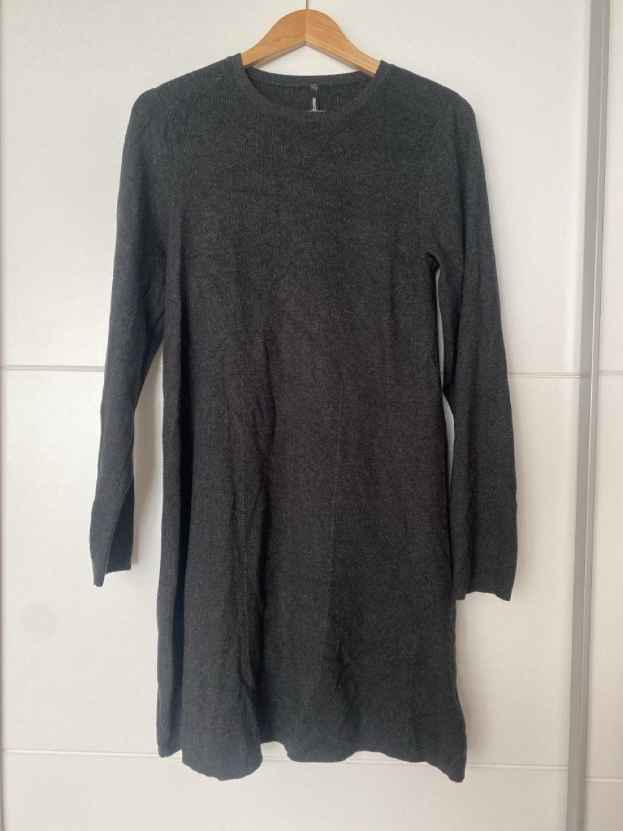 Kleider: Damen Kleid Chicoree dunkelgrau Groesse L – Gebraucht aus Alpnach Dorf von melbb