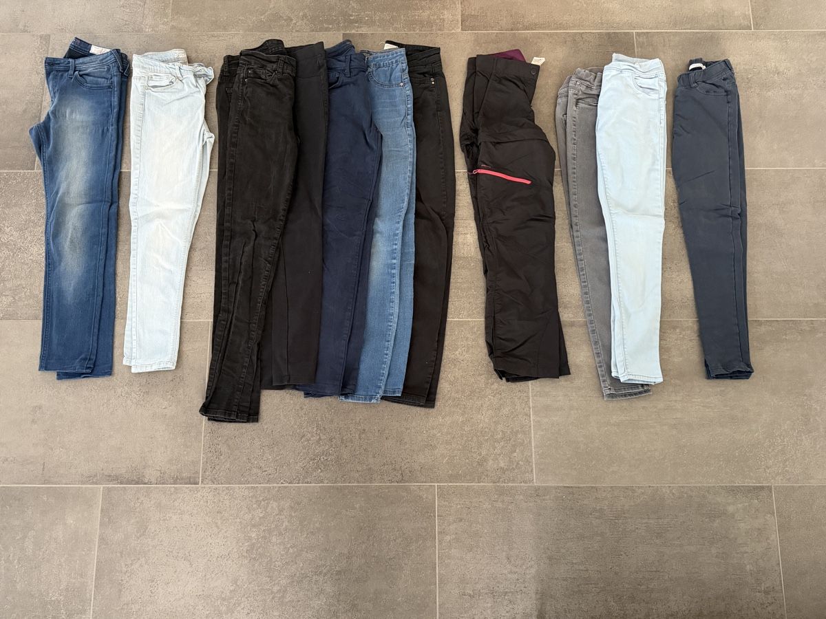 Pantaloni: 11 Hosen ca. Grösse 146-152 – Usato da Hunzenschwil venduto da iluapm