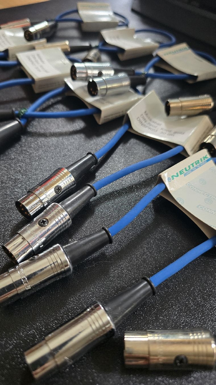 Neutrik Kabel: Ungebrauchte Midi Kabel 30cm DIN5PK03 – Neu (gemäss Beschreibung) aus Volketswil von SapereAude 1