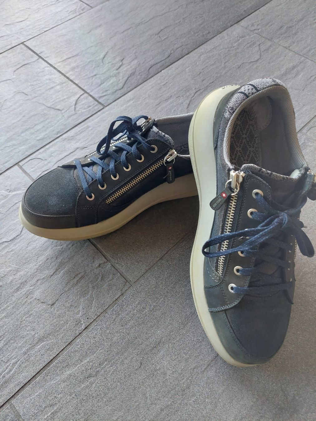 Kybun Scarpe da uomo: Herren Kybunhalbschuh 46 1/3 – Usato da Bönigen venduto da nairin05