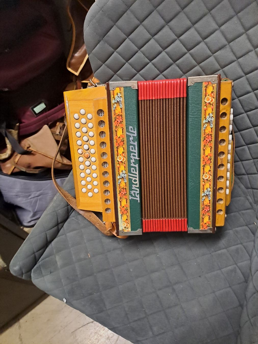 Strumenti musicali: schwyzerorgeli ton B – Usato da Villeneuve venduto da BibiVintage