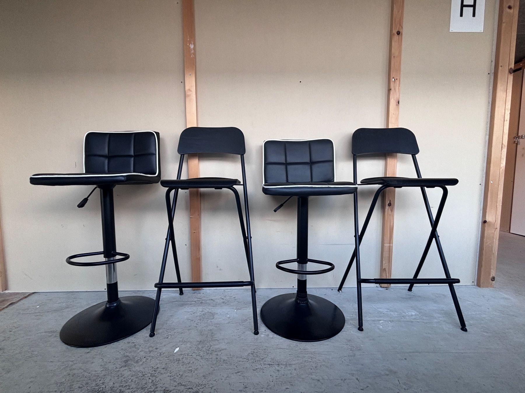 Set de table et chaises: Lot table haute + 4 chaises de bar – D'occasion à Villars-sur-Glâne par cla_w5s7 1