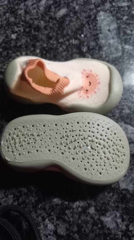 Scarpe per ragazzi: Hausschuhe 19/20 – Usato da Allschwil venduto da Camy061 2