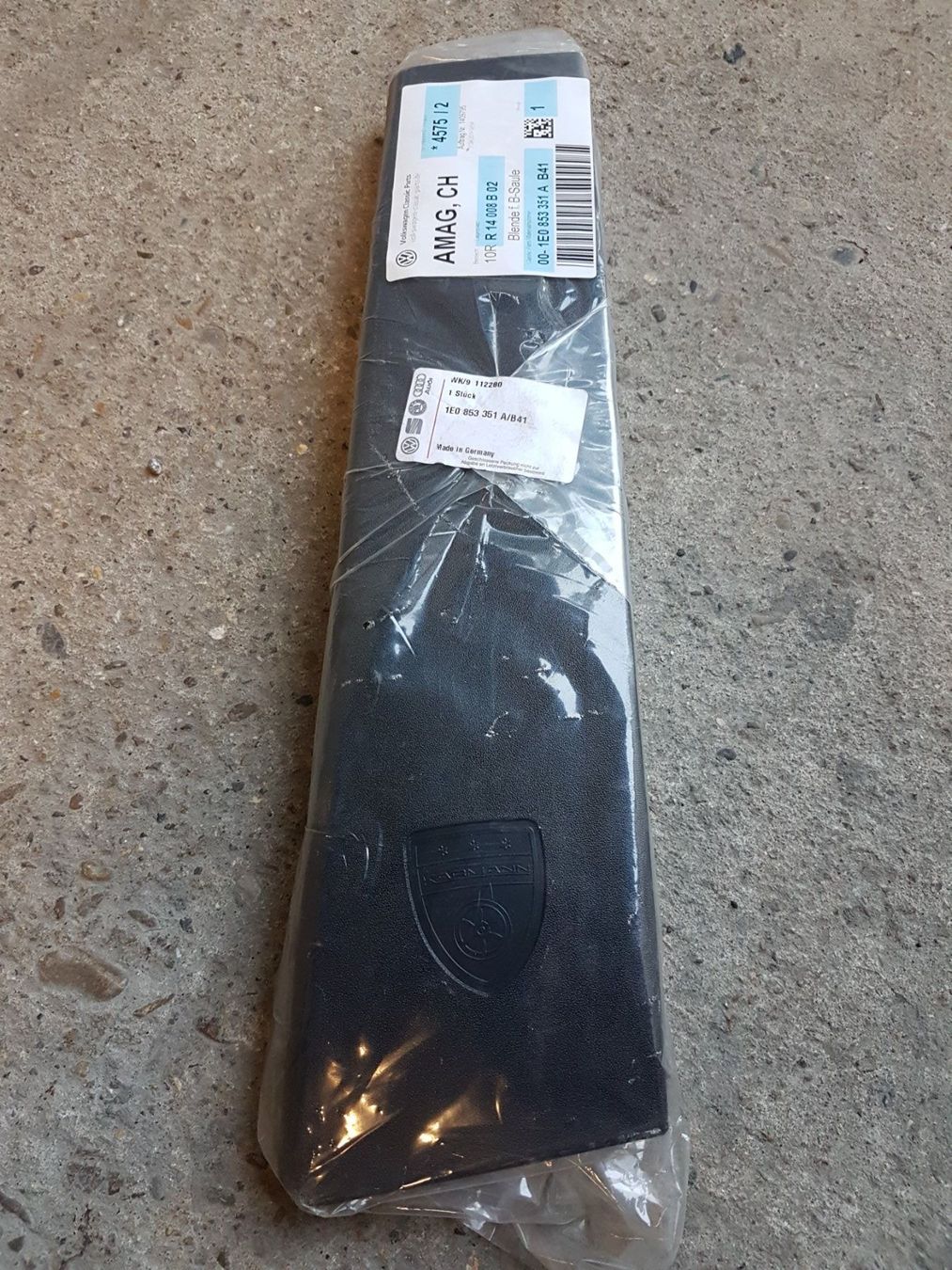 Volkswagen Sonstiges Fahrzeugzubehör: VW Golf 3 Cabrio Verkleidung B-Säule Links – Neu und originalverpackt aus Lützelflüh-Goldb von Guemseli