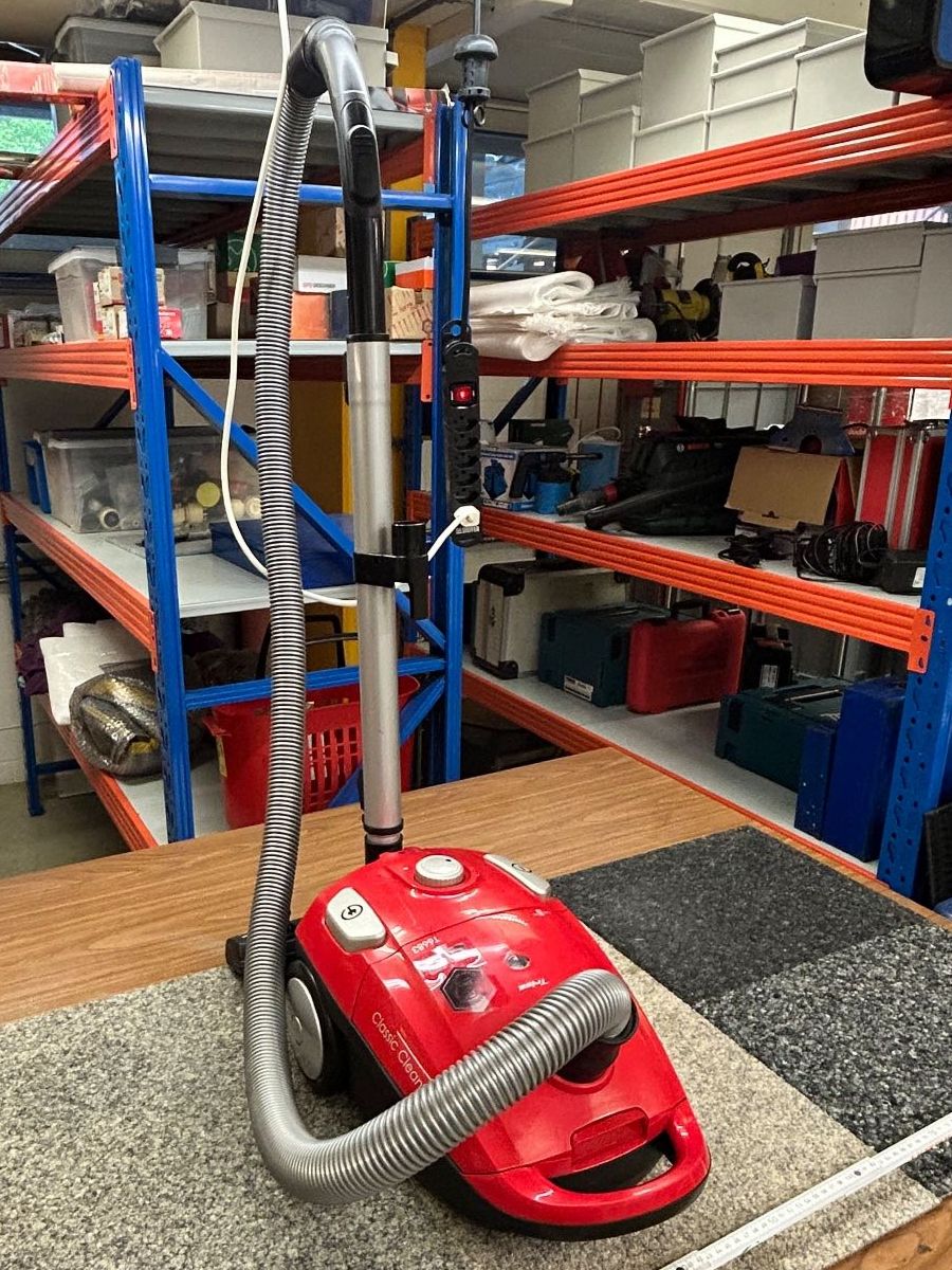 Trisa Aspirapolveri & Accessori: Staubsauger Trisa Model T 6683 Rot – Usato da Malters venduto da DPHandel 1