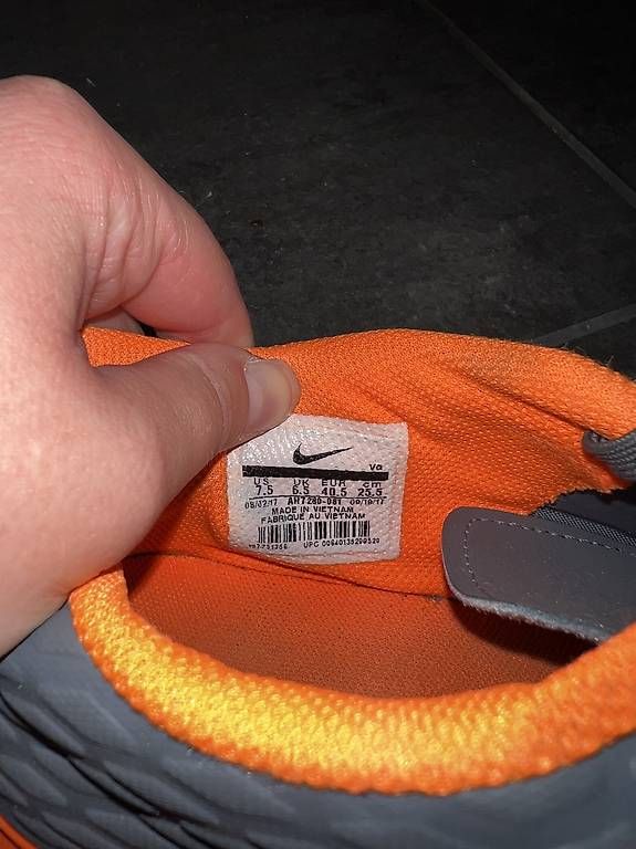 Scarpe per ragazzi: Hallenschuhe Nike – Usato da Amriswil venduto da Livia.Schori 1