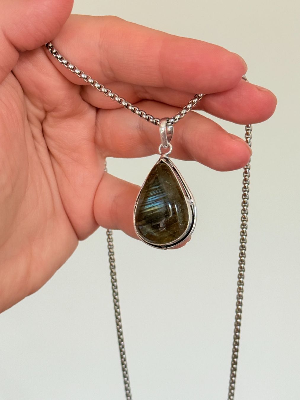 Catenine: Collier avec pendentif labradorite forme goutte – Nuovo e nell'imballaggio originale da Genève venduto da AGBERG 5