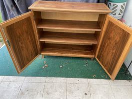 Holzschrank Nussbaum, massiv, vintage, Top Zustand!