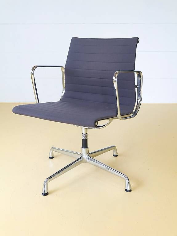 Chaises: Vitra Eames Stühle EA108, Stoff & drehbar – D'occasion à Meinisberg par atelier_TILIJA 2