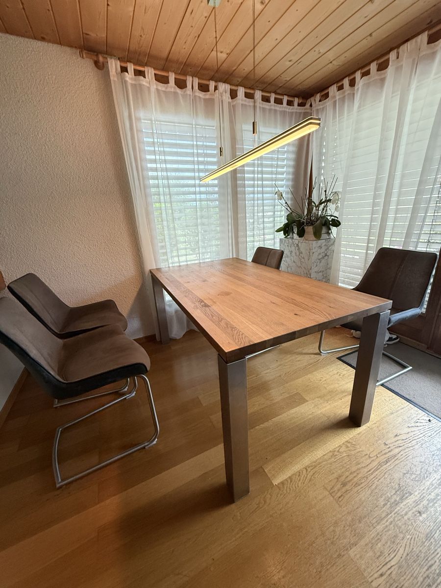 Tavoli: Stilvoller Holztisch – Usato da Gwatt (Thun) venduto da lou_k6nh