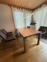 Stilvoller Holztisch
